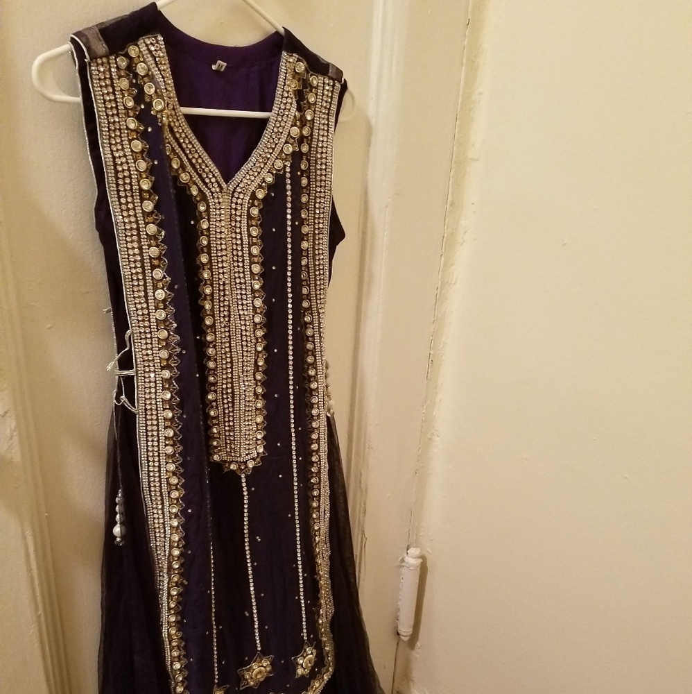 I am selling girls dress. - Picture 2 of 8